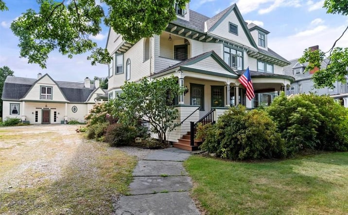 Pictures of Business for Sale, Hospitality, Senior Living property located at 124 Elm St, Bennington, VT 05201 for sales - image #1