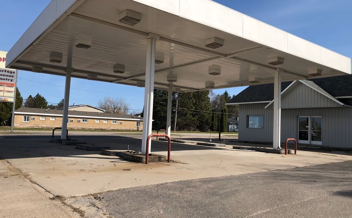 Pictures of Retail property located at 1098 E Portage Ave, Sault Ste. Marie, MI 49783 for sales - image #1