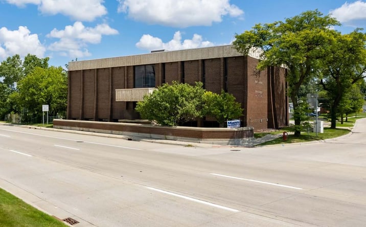 Pictures of Office property located at 38900 Van Dyke Ave, Sterling Heights, MI 48312 for sales - image #1