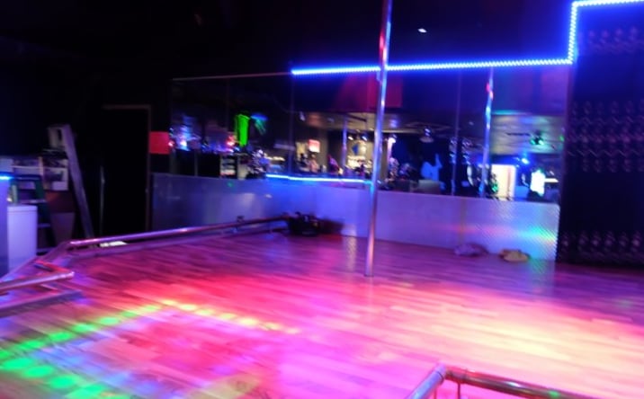 Pictures of Retail property located at  for sales - image #1