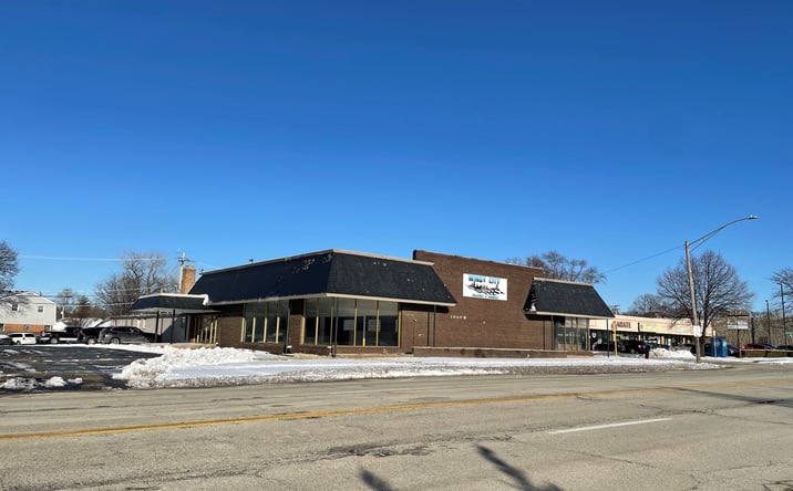 Pictures of Retail property located at 1000 W Northwest Hwy, Arlington Heights, IL 60004 for sales - image #1