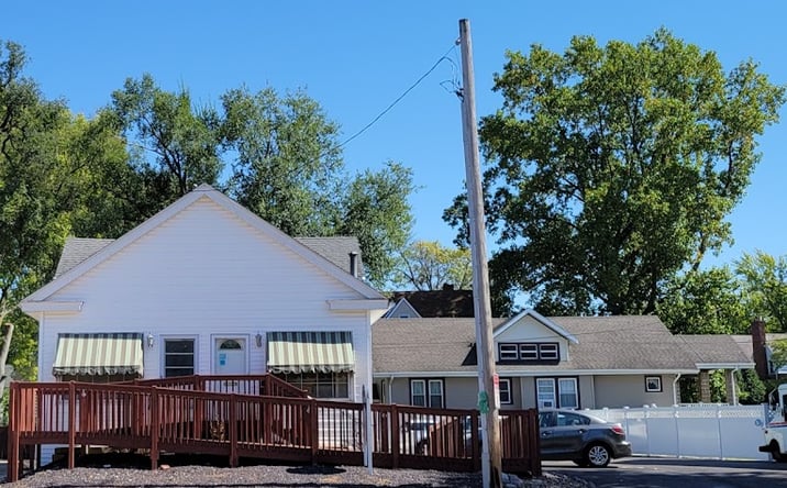 Pictures of Office property located at 2106 Knoxville Ave, Peoria, IL 61603 for sales - image #1