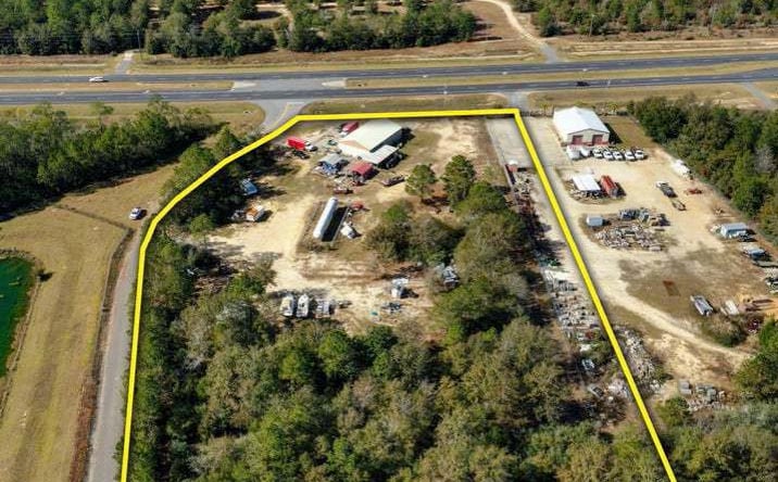 Pictures of Industrial property located at 37 Edgewood Circle, DeFuniak Springs, FL 32435 for sales - image #1