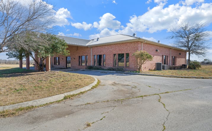 Pictures of Office property located at 7704 S Loop 1604 E, Elmendorf, TX 78112 for sales - image #1