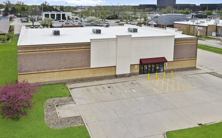 Pictures of Retail property located at 2401 Maloney Dr, Bloomington, IL 61704 for sales - image #1