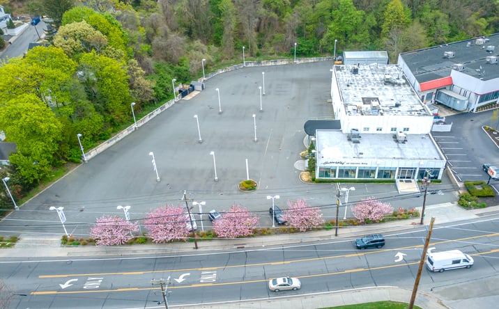 image of property at 145 PINE HOLLOW RD Oyster Bay NY 11771-4705