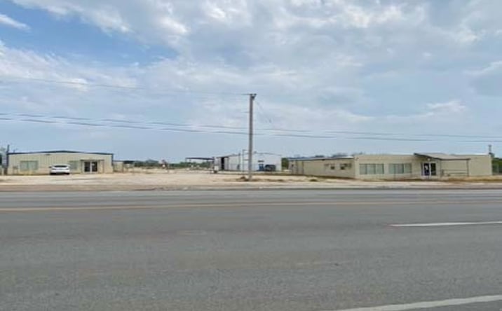 Pictures of Industrial, Office, Retail property located at 1224 S Oak St, Pearsall, TX 78061 for sales - image #1