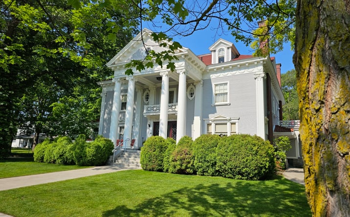 Pictures of Hospitality property located at 230 Wellington St, Traverse City, MI 49686 for sales - image #1