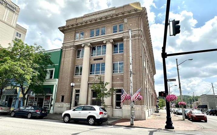 Pictures of Mixed Use, Multifamily, Office, Retail property located at 1500 Winchester Ave, Ashland, KY 41101 for sales - image #1