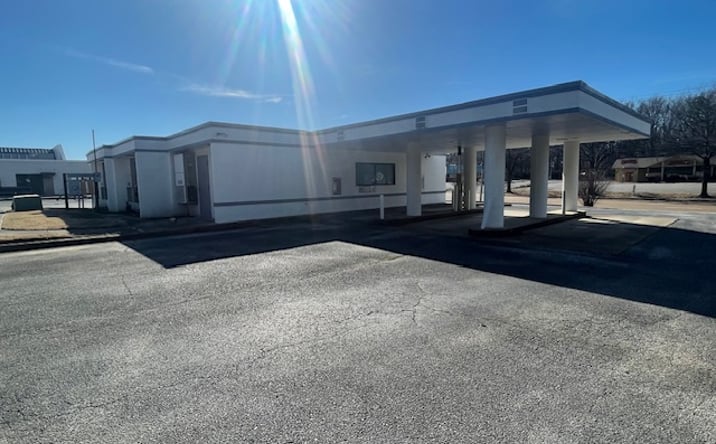 Pictures of Retail property located at 3074 Covington Pike, Memphis, TN 38128 for sales - image #1