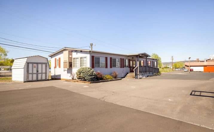 Pictures of Retail, Office, Mixed Use property located at 3350 S 6th St, Klamath Falls, OR 97603 for sales - image #1