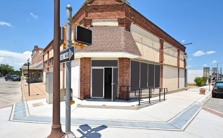 Pictures of Mixed Use, Office, Retail, Special Purpose property located at 200 E Court St, Seguin, TX 78155 for sales - image #1