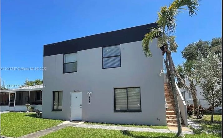 Pictures of Multifamily property located at 2240 Simms St, Hollywood, FL 33020 for sales - image #1