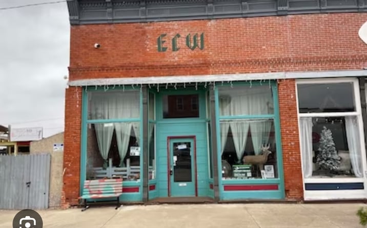 Pictures of Office, Retail property located at 165 N Main St, Roseville, IL 61473 for sales - image #1
