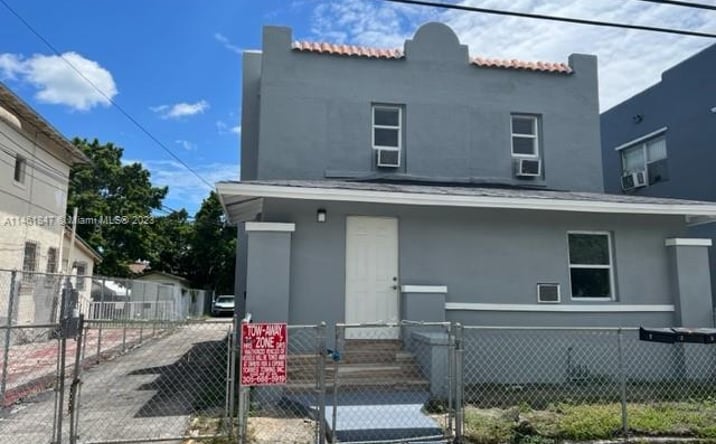 Pictures of Multifamily property located at 922 NW 2nd St, Miami, FL 33128 for sales - image #1