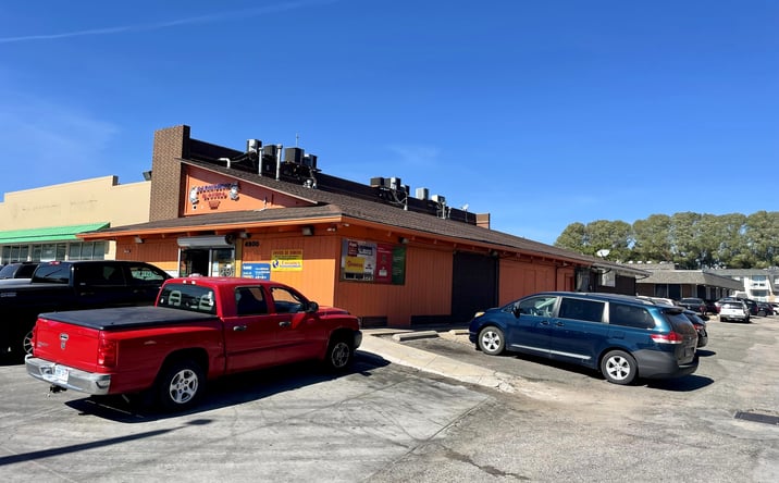 Pictures of Retail property located at 4900 E Lincoln St, Wichita, KS 67218 for sales - image #1
