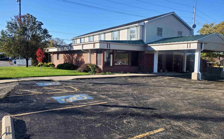 Pictures of Office property located at 101 N PARKWAY Drive, Pekin, IL 61554 for sales - image #1