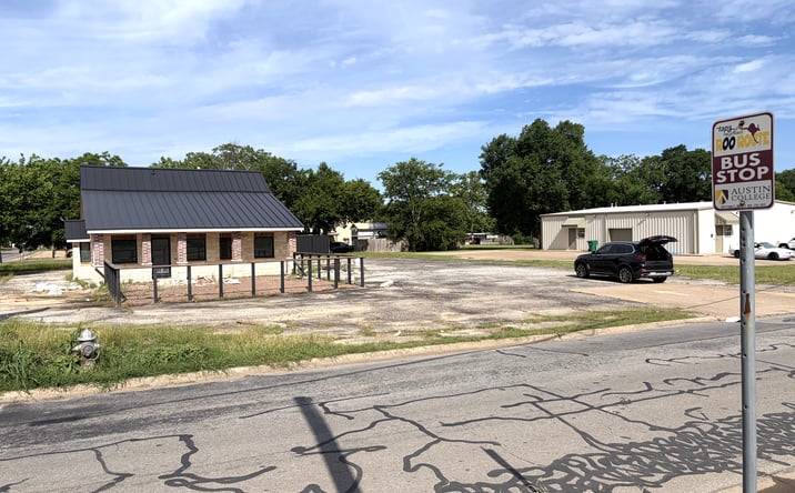 Pictures of Retail property located at 900 N Broughton St, Sherman, TX 75090 for sales - image #1