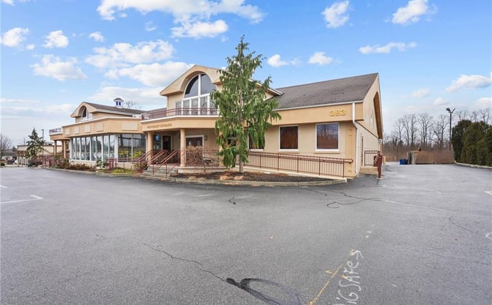 Pictures of Retail property located at 387 Metacom Ave, Bristol, RI 02809 for sales - image #1