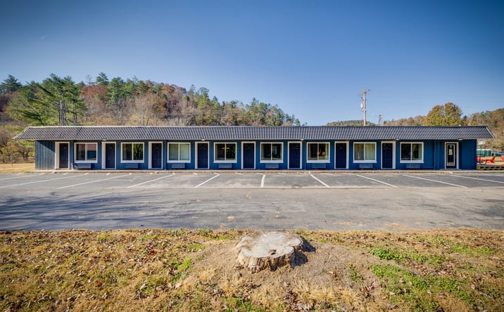 Pictures of Multifamily property located at 7052 E Lamar Alexander Pkwy, Townsend, TN 37882 for sales - image #1