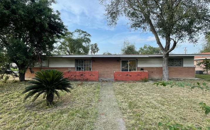 Pictures of Multifamily property located at 818 Walnut Avenue, McAllen, TX 78501 for sales - image #1