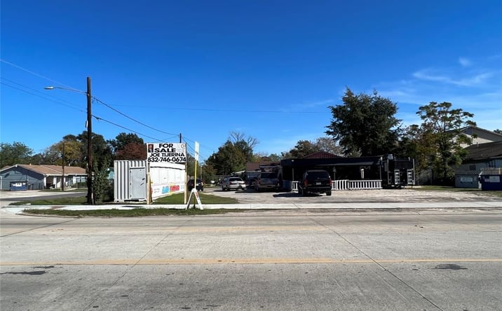 Pictures of Multifamily property located at 13908 Garber Ln, Houston, TX 77015 for sales - image #1