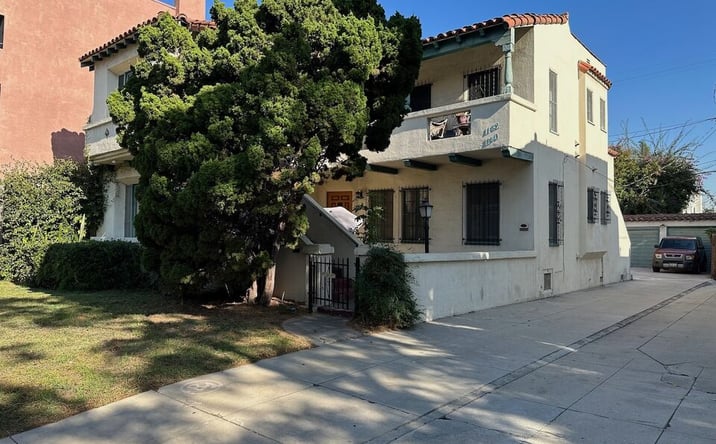 image of property at 1140 S SHENANDOAH ST Los Angeles CA 90035-2208