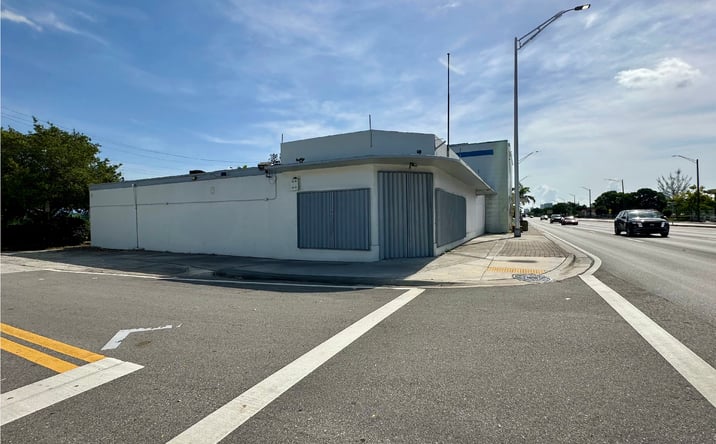 Pictures of Retail property located at 3045 W Broward Blvd, Fort Lauderdale, FL 33312 for sales - image #1