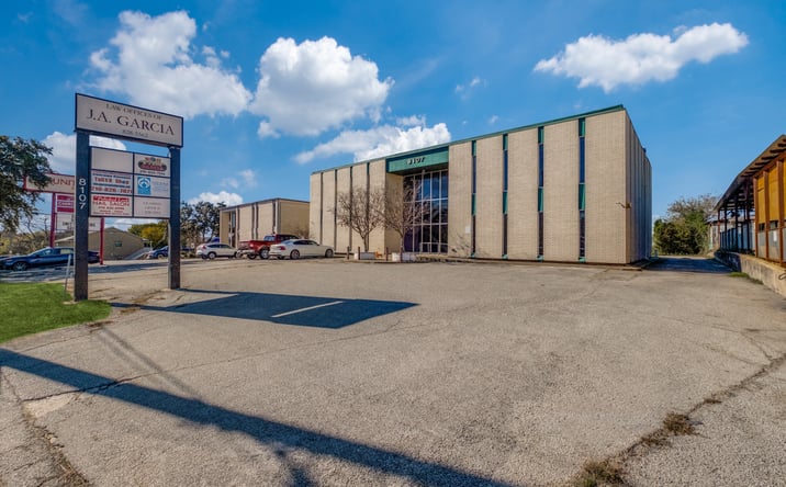 image of property at 8107 BROADWAY San Antonio TX 78209-1956