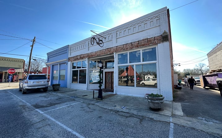 Pictures of Retail property located at 13 Public Square, Bowman, GA 30624 for sales - image #1