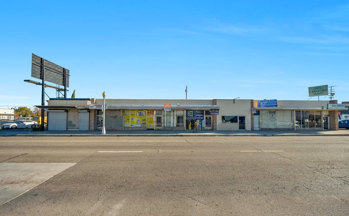 Pictures of Retail property located at 444 N Blackstone Ave, Fresno, CA 93701 for sales - image #1
