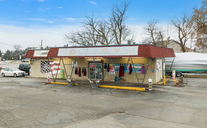 Pictures of Retail property located at 1635 Pine Grove Ave, Port Huron, MI 48060 for sales - image #1