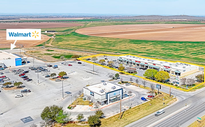 Pictures of Retail property located at 3250 E Main St, Uvalde, TX 78801 for sales - image #1
