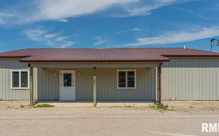Pictures of Retail, Industrial property located at 725 N CHICAGO Street, Lincoln, IL 62656 for sales - image #1