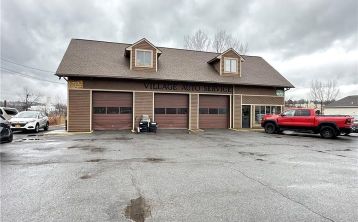 Pictures of Retail property located at 611 W Manlius Street, East Syracuse, NY 13057 for sales - image #1
