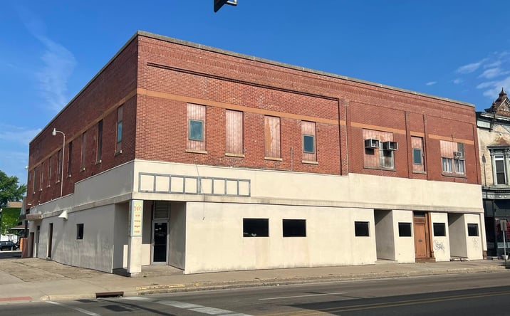 Pictures of Special Purpose property located at 222 - 224 S 2nd Street, Clinton, IA 52732 for sales - image #1