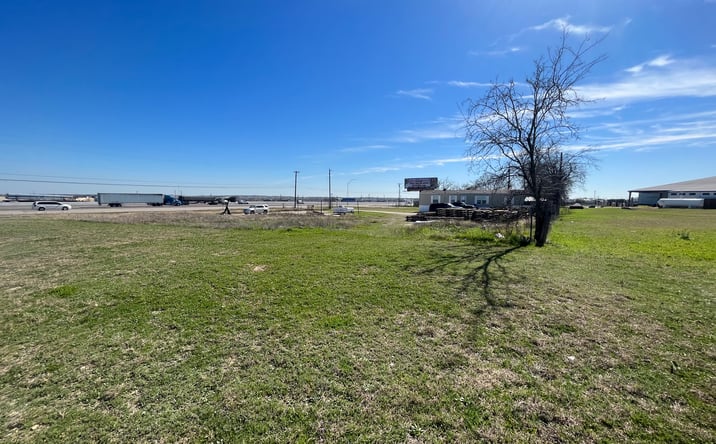 Pictures of Land property located at N I-35, Jarrell, TX 76537 for sales - image #1