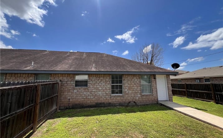 Pictures of Multifamily property located at 215 N 6th Street, Donna, TX 78537 for sales - image #1