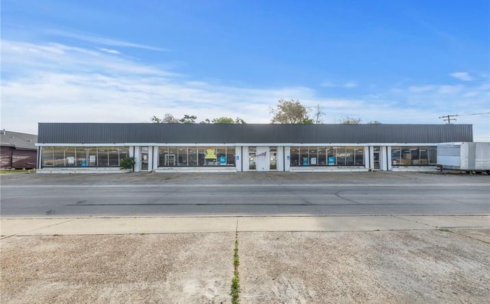 Pictures of Retail property located at 813 3rd Avenue, Lake Charles, LA 70601 for sales - image #1