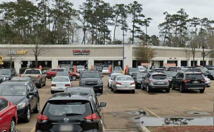 Pictures of Retail property located at 3017 E Causeway Approach, Mandeville, LA 70448 for sales - image #1