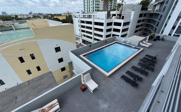 Pictures of Multifamily, Office property located at 1720 Harrison St, Hollywood, FL 33020 for sales - image #1
