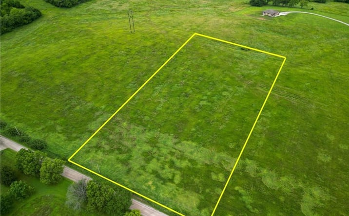 Pictures of Land property located at Lot 3 Kissinger Road, Leavenworth, KS 66048 for sales - image #1