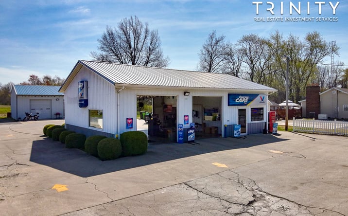 Pictures of Retail property located at 1510 N Main St, Benton, IL 62812 for sales - image #1