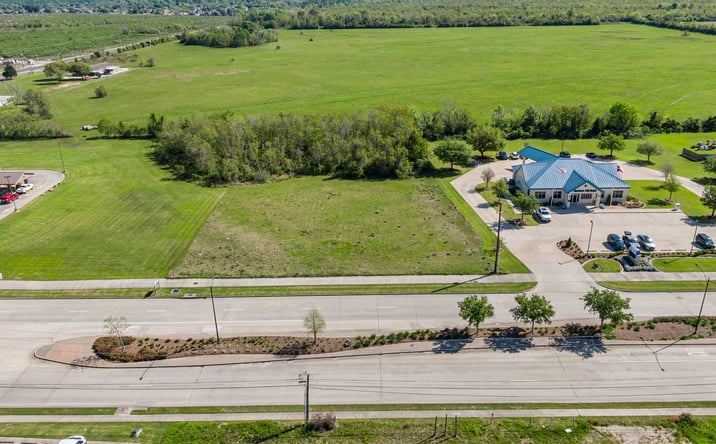 Pictures of Land property located at 11444 Eagle Dr, Mont Belvieu, TX 77523 for sales - image #1