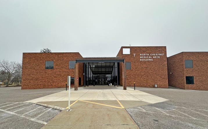 Pictures of Office property located at 6693 N Chestnut St, Ravenna, OH 44266 for sales - image #1