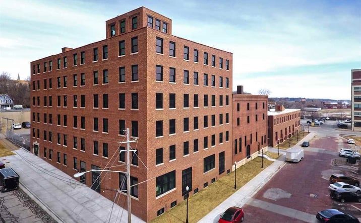 Pictures of Multifamily property located at 511 PERSHING Avenue, Davenport, IA 52803 for sales - image #1