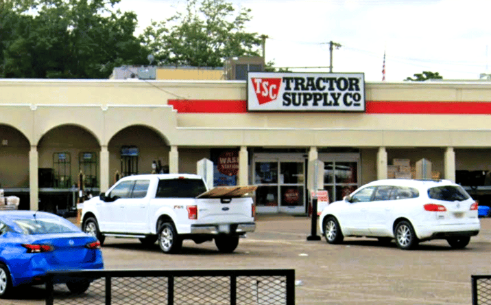 Pictures of Retail property located at 306 E Sunflower Rd, Cleveland, MS 38732 for sales - image #1