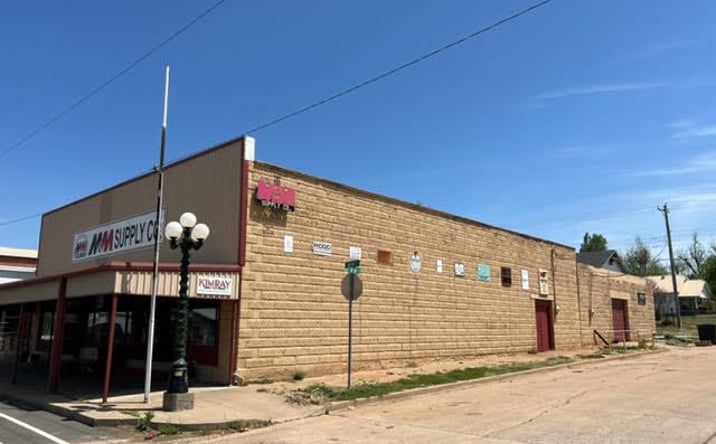 Pictures of Retail property located at 402 N Main St, Cement, OK 73017 for sales - image #1