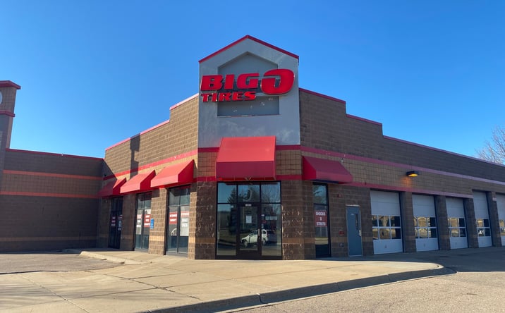 Pictures of Retail property located at 1305 Crystal Lane, Chaska, MN 55318 for sales - image #1