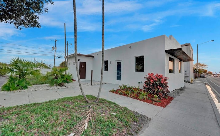 Pictures of Retail property located at 5232 Pembroke Rd, West Park, FL 33021 for sales - image #1
